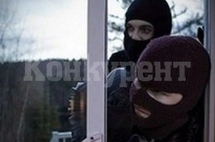 В КРАЧКА! Спипаха двама, докато обирали къща в ломско село