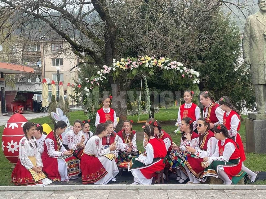 Кумичене - един от ритуалите на Цветница беше пресъздаден в Берковица СНИМКИ