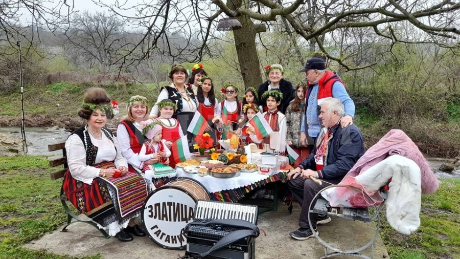 След 50 години! Възстановиха ритуала Кумичене в село Гаганица