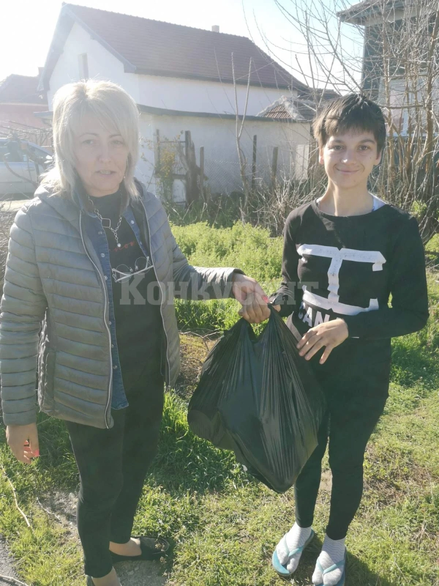 Подсигуриха храна за празничната трапеза на възрастни хора в Козлодуй