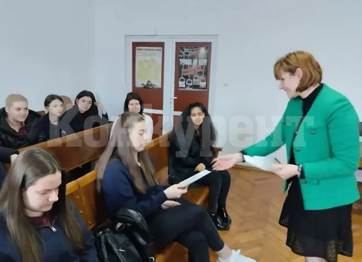 Бъдещи съдебни администратори слушаха в Съдебната палата в Монтана лекции за съдебната система, човешките права и достъпа до правосъдие