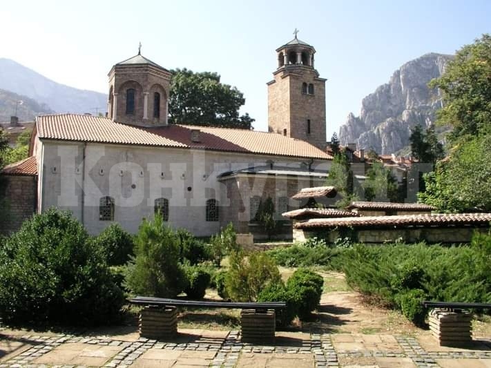 Възнесенската църква във Враца е храм-паметник и най-старата християнска култова постройка в града