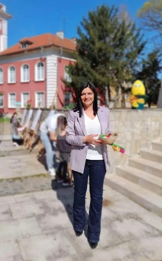 Валя Берчева с поздрав за Великден