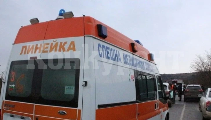 Шофьор на линейка е с опасност за живота след побой