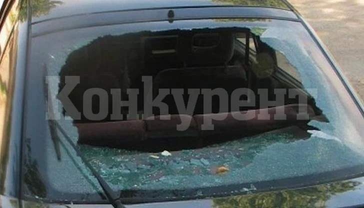 Гневен младеж атакува кола в Бяла Слатина, хванаха го за нула време