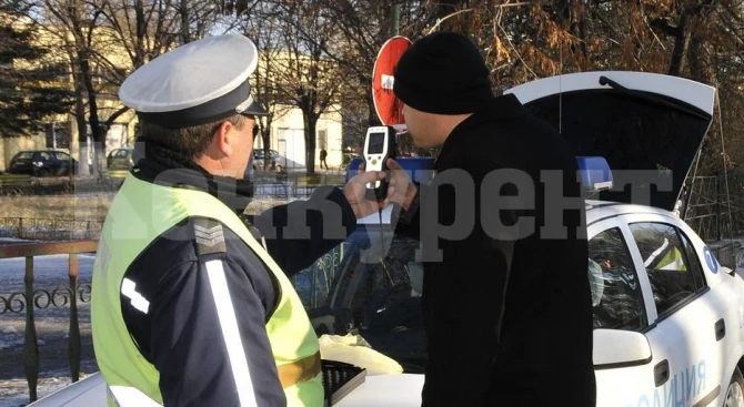 Още двама къркани шофьори паднаха в капана на ченгетата