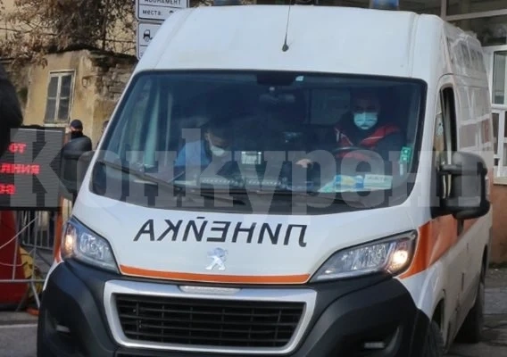 21-годишна загуби контрол на колата си и падна в 30-метрово дере