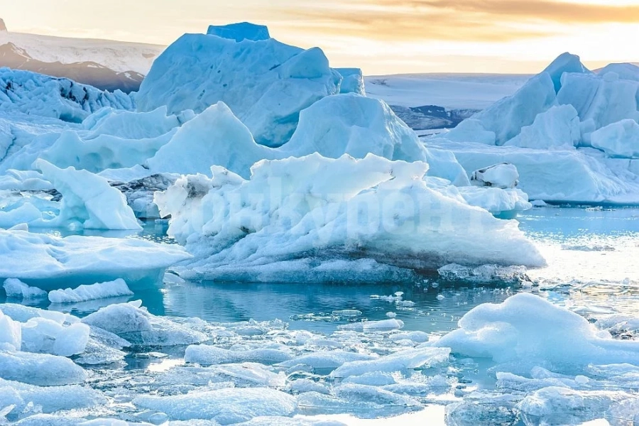 Голяма заплаха се крие под морския лед в Арктика