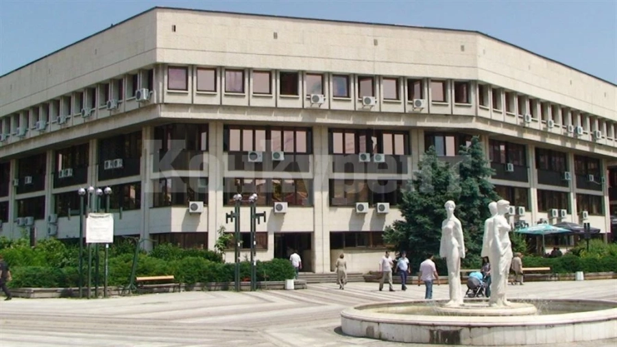 Социален работник и настойник на лица, поставени под пълно запрещение за присвояване и документно престъпление