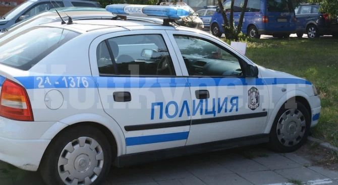 Търсят крадци, обрали склад на ломска фирма