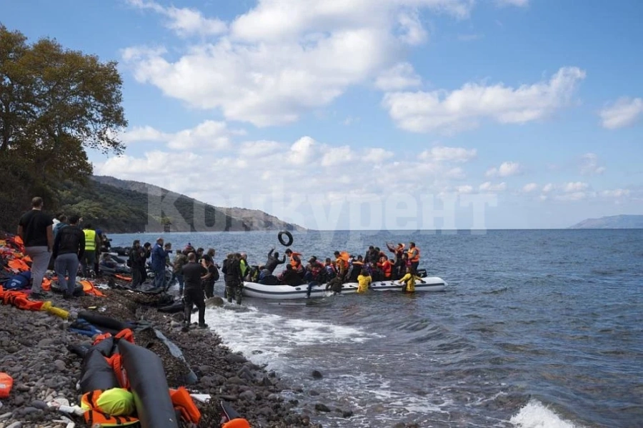Десетки мигранти загинаха при потъване на лодка край Либия