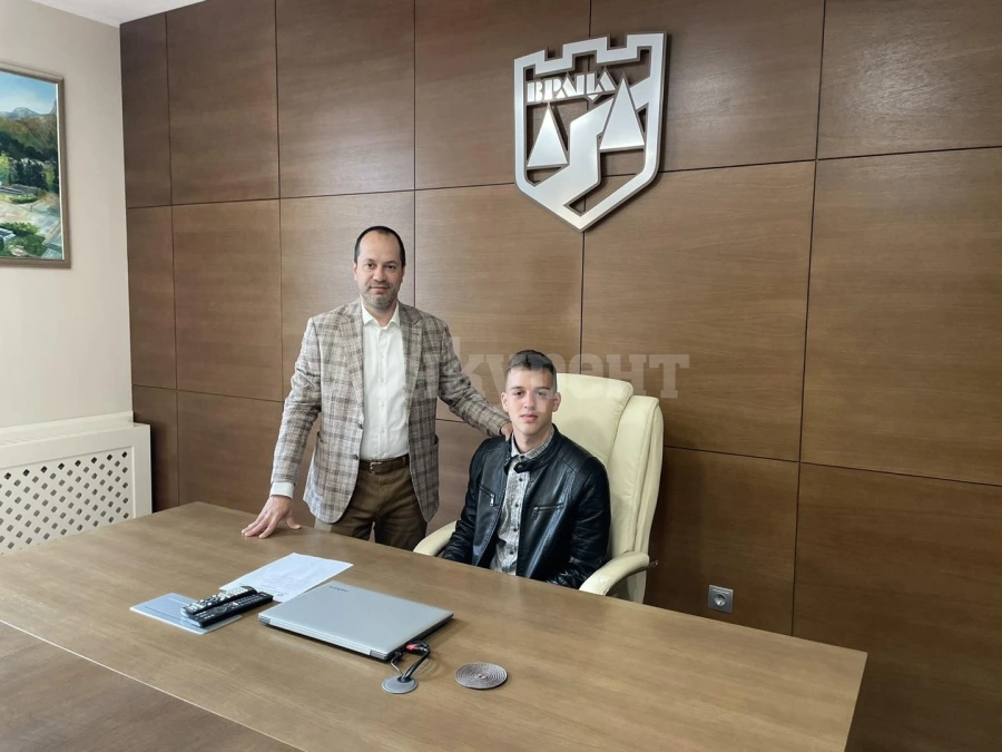 Ученици управляваха местната администрация за ден във Враца СНИМКИ