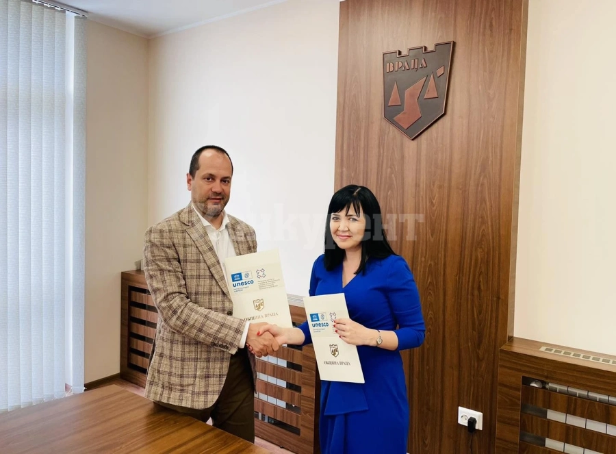 Фолклорен събор „Леденика\