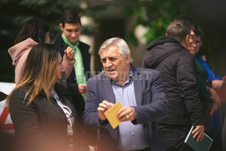 Голям интерес към традиционната Панорама на образованието в Мездра СНИМКИ