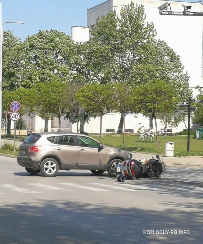 Джип и мотор се сблъскаха на възлово кръстовище в Козлодуй