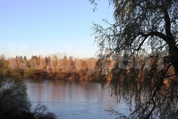 Пиян обърна лодка в река в Румъния, удави се 3-годишно дете