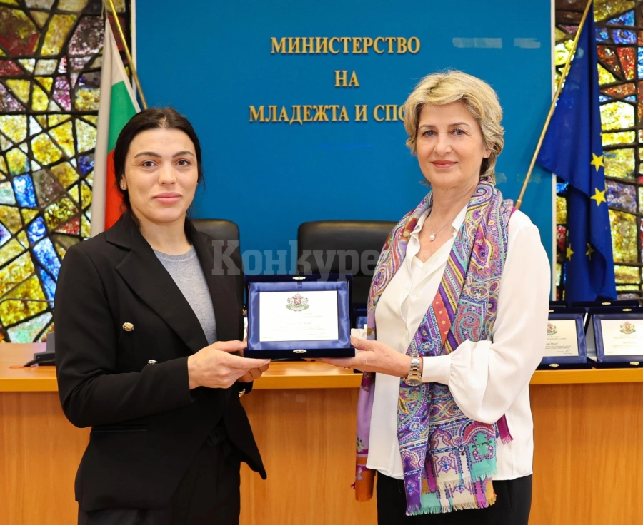 Весела Лечева награди еврошампионката Мими Христова