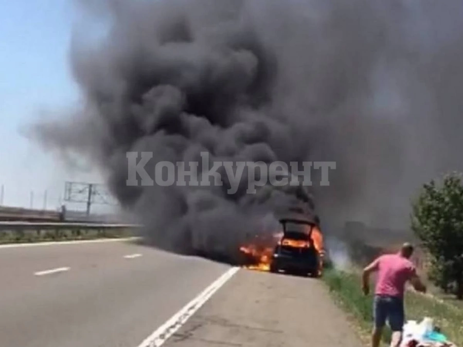 Кола избухна в пламъци, млад мъж загина