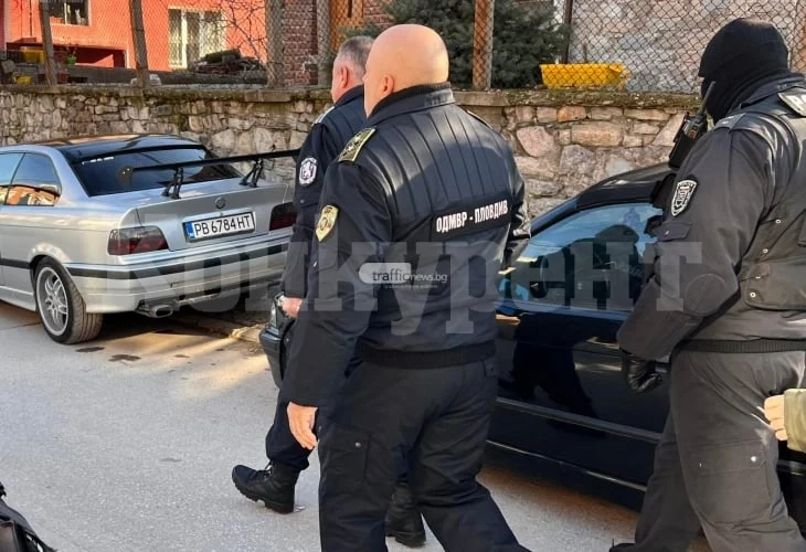 Полицията щурмува две жилища във Враца заради дрога, откриха…
