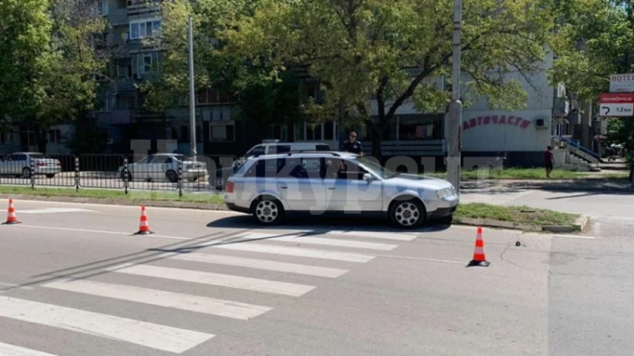 Шофьор блъсна пешеходка, прати я в болница