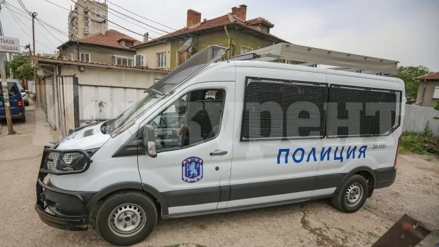 Банда невръстни крадци нахлуха в дома на мъж и го обраха, оказа се…