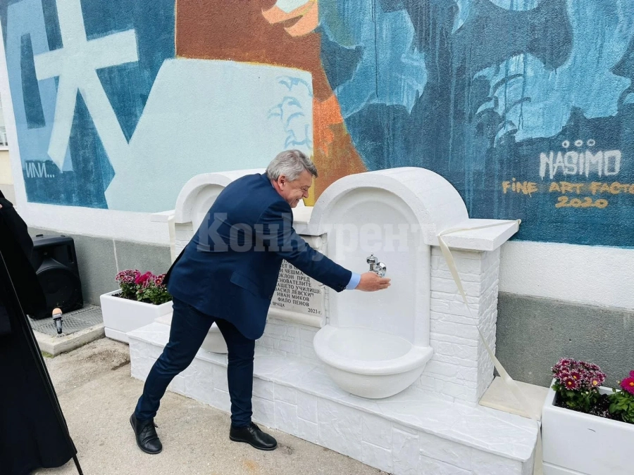 Откриха паметна плоча в училище „Васил Левски“