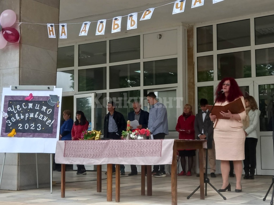 В ПТГ - Враца изпратиха 100 абитуриенти СНИМКИ 