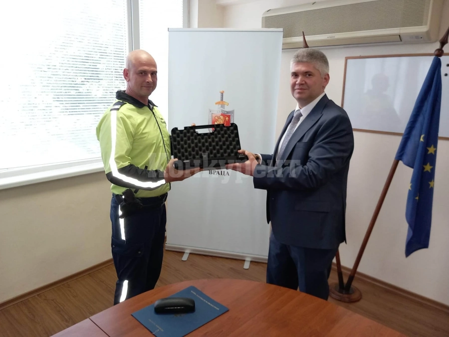 Нови пистолети за 10 служители на ОД на МВР във Враца