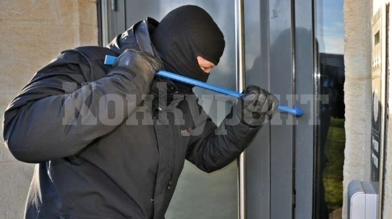 Търсят апаш, задигнал инструменти от лятна кухня