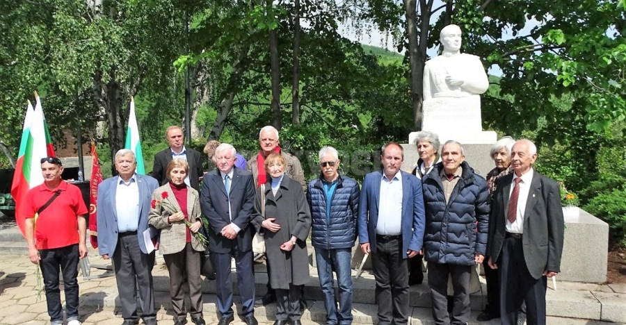 Възстановиха паметника на ген.-полк. проф. Иван Кинов в Лютиброд СНИМКИ
