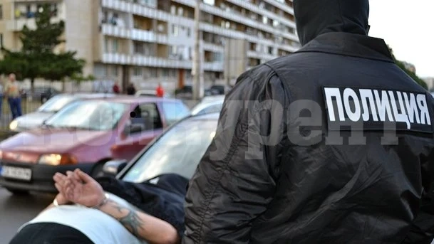 Удар на полицията! Врачанските ченгета закопчаха 24-годишен, у дома му намериха голямо количество дрога