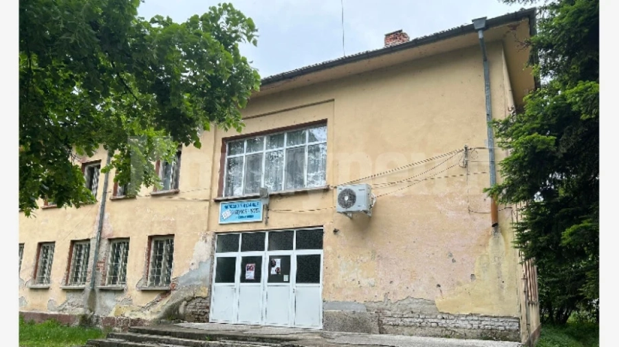 Ремонтират читалището в Синаговци