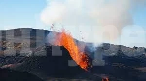 Вулканът Попокатепетъл в Мексико изхвърля газ, дим и пепел