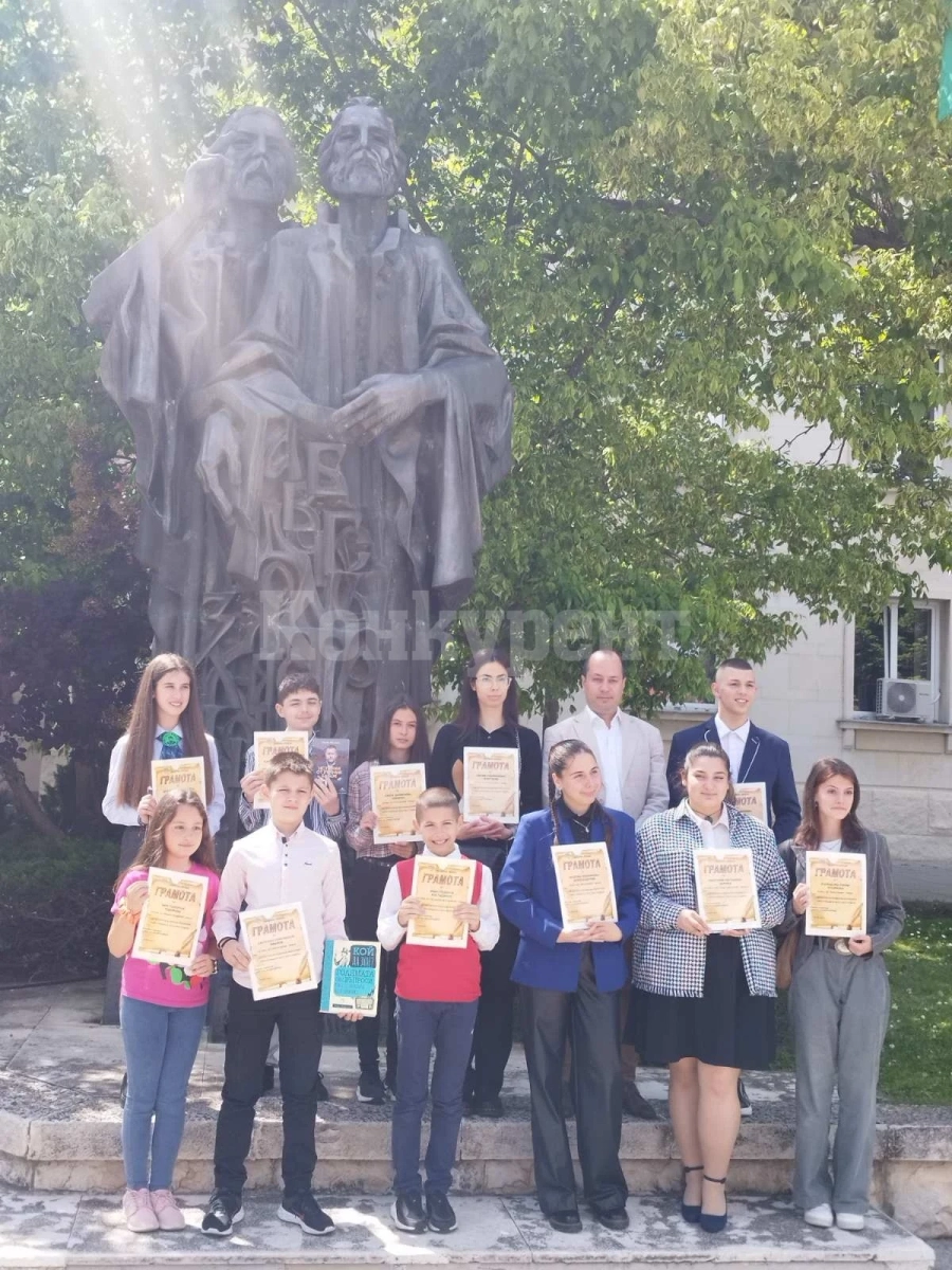 Възпитаници на Средно училище „Христо Ботев“ - Враца отличени с наградата на кмета на Община Враца