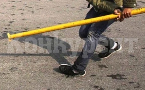 Хванаха побойник, налагал опоненти с метална тръба