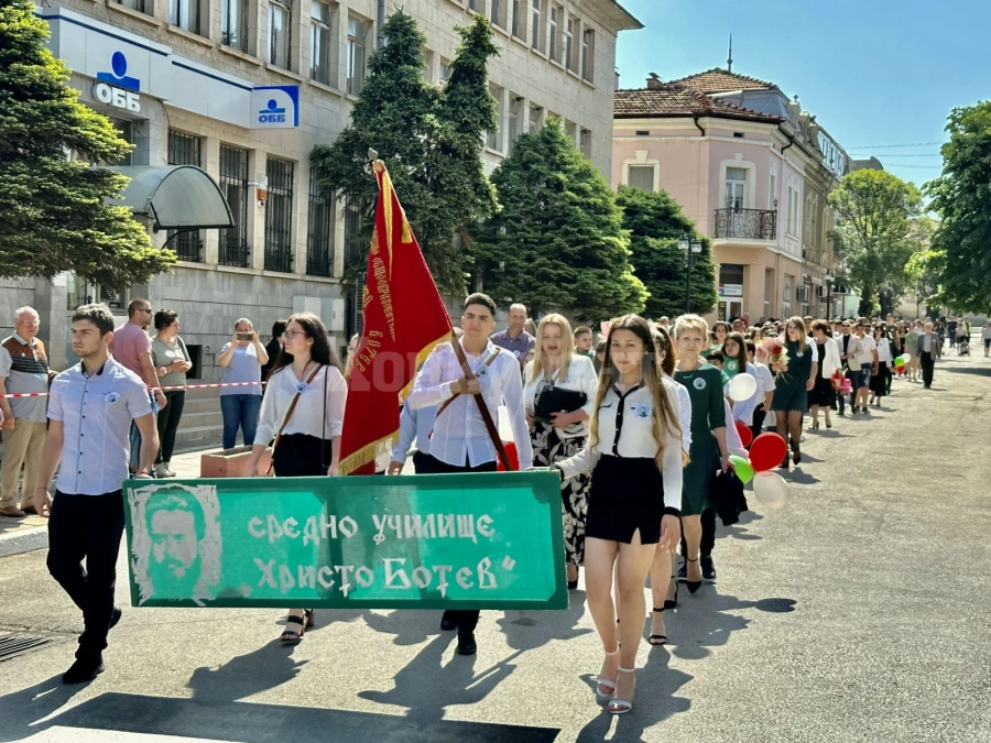 И в Оряхово честваха денят на светите братя Кирил и Методий СНИМКИ