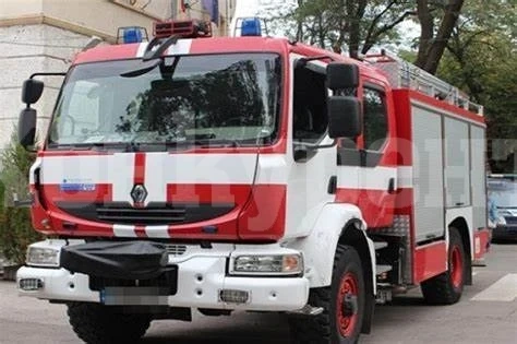 Детска игра с огън предизвика голям пожар, изгоря покрива на училището в село...