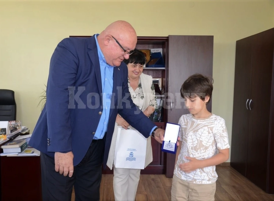Кметът на Видин поздрави 9-годишния Иван, постигнал максимален резултат на тест за интелигентност