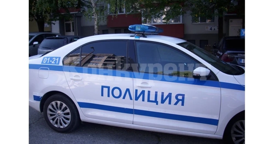 Зрелищна катастрофа във Варна: Кола изхвърча от пътя и падна в подлез