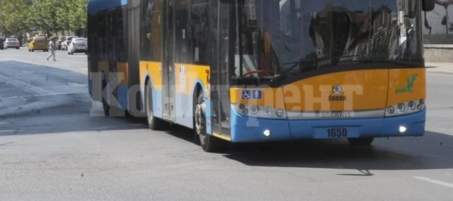 Моторист нападна шофьор на тролей в София и потроши врата