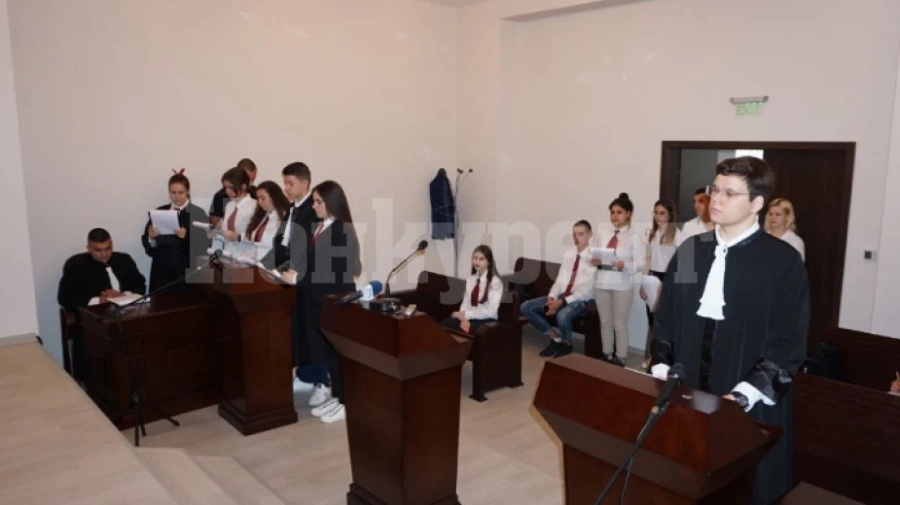Ученици от Видин участваха в симулативен съдебен процес