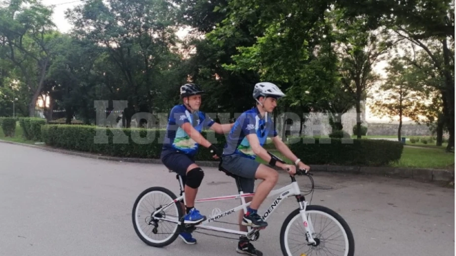 Незрящ мъж потегли по веломаршрута \