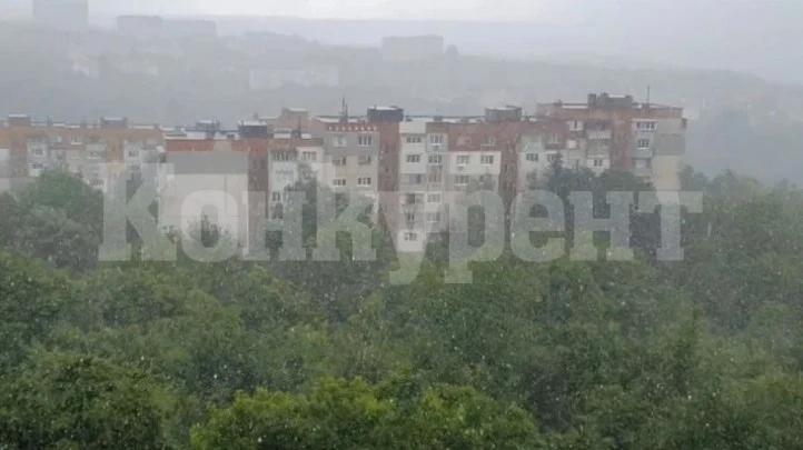 Мощна буря удари тази част на България: Прилича на снеговалеж, но е градушка!