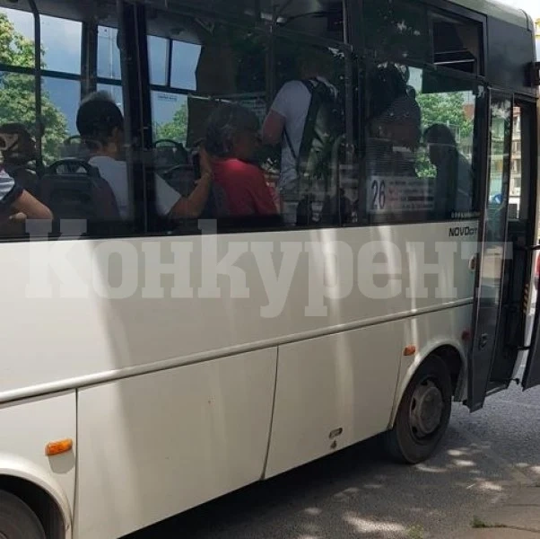 Кондукторка в Пловдив отказа да вземе стотинки от момче - \