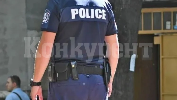 Мъж изпотроши вратата на сградата на община Видин, вкараха го в Психото