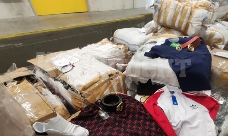 Ченгетата стопираха продажбата на маркови стоки без лиценз в два магазина в Козлодуй