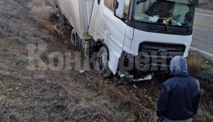 Катастрофа бави трафика между Враца и Криводол, камион падна в...