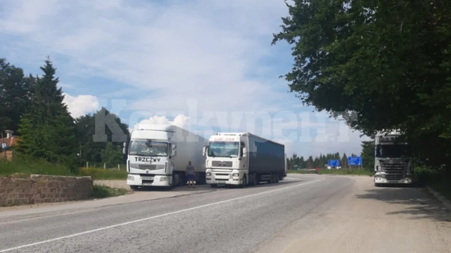 До 14 часа се ограничава движението за тежкотоварни автомобили през Петрохан в посока София