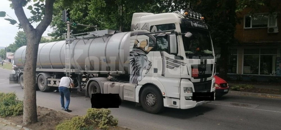 Влекач с цистерна блъсна и уби руска гражданка в Айтос