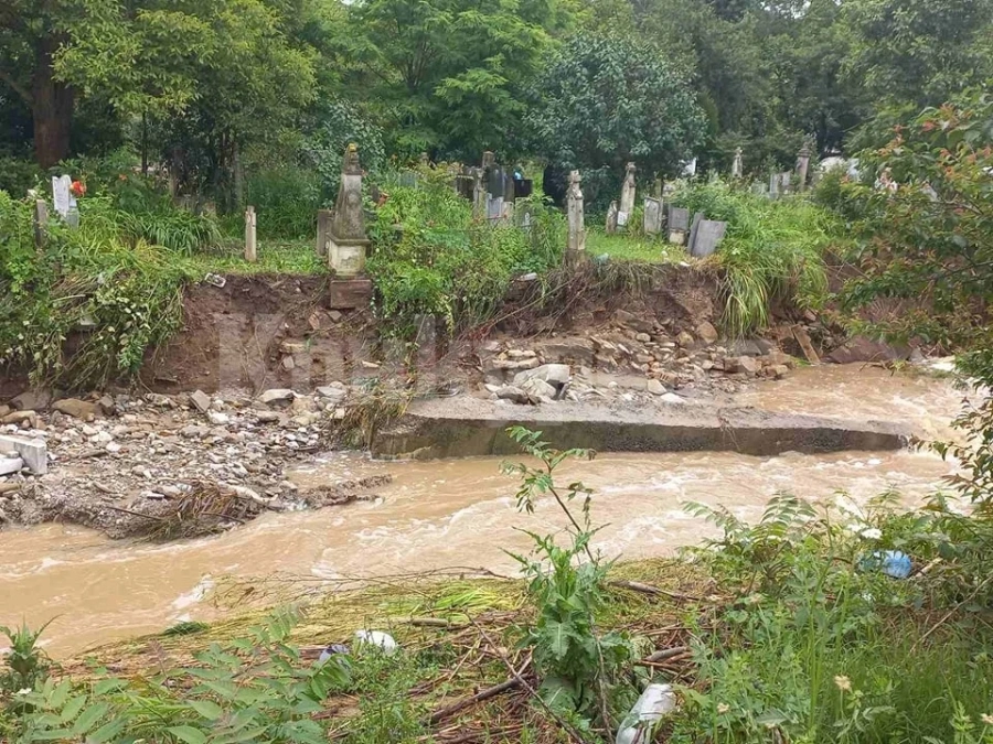 Тежко е положението в Община Мездра, а в Лютидол са без вода СНИМКИ